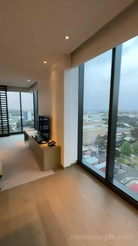 1 Bedroom Junior Suite, 1 King, City View, Corner Room (#1818) view picture #9