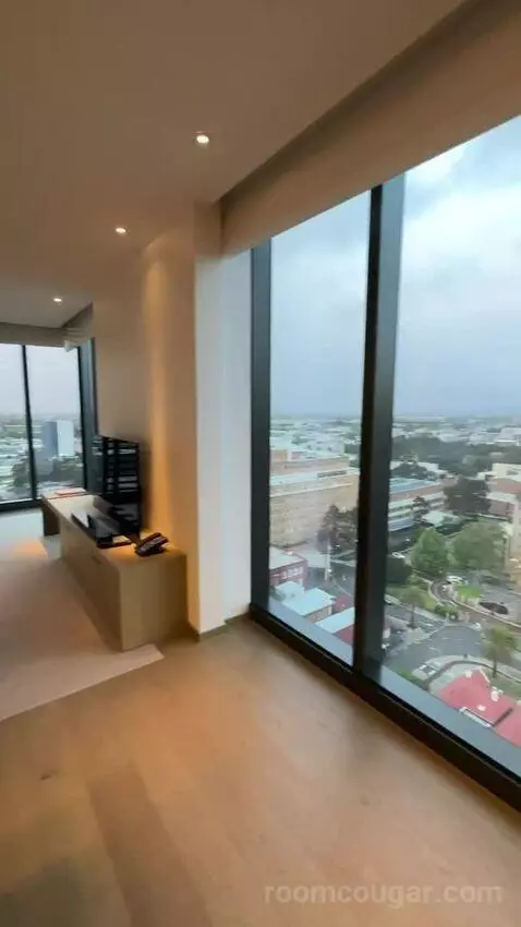 1 Bedroom Junior Suite, 1 King, City View, Corner Room (#1818) view picture #10