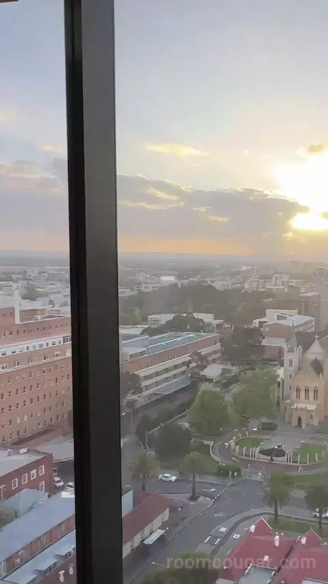 1 Bedroom Junior Suite, 1 King, City View, Corner Room (#1818) view picture #11
