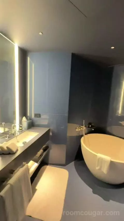 Spectacular Double Room with Two Double Beds and Harbour View bathroom picture #3