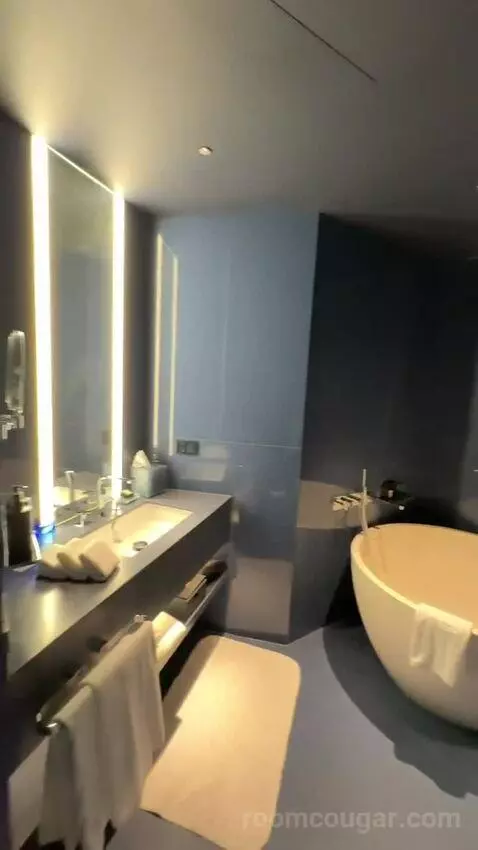 Spectacular Double Room with Two Double Beds and Harbour View bathroom picture #4