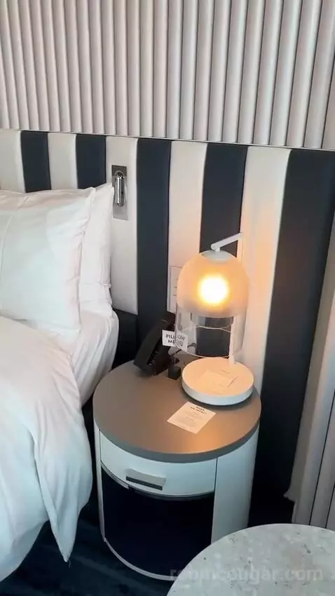 Spectacular Room, Guest Room, 1 King, Darling Harbour View bed picture #12