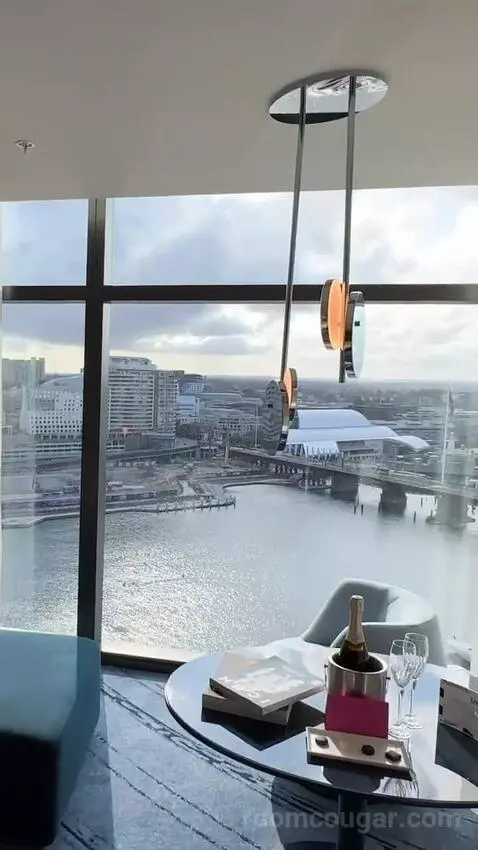 Spectacular Room, Guest Room, 1 King, Darling Harbour View view picture #1