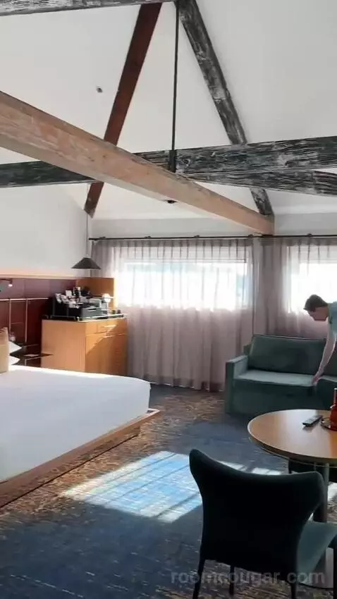 Harbour Suite, Suite, 1 King, Water View bed picture #2