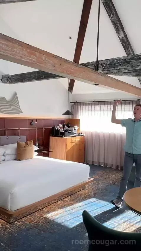 Harbour Suite, Suite, 1 King, Water View bed picture #7