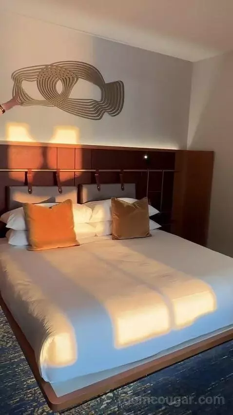 Walsh Bay King Suite bed picture #1