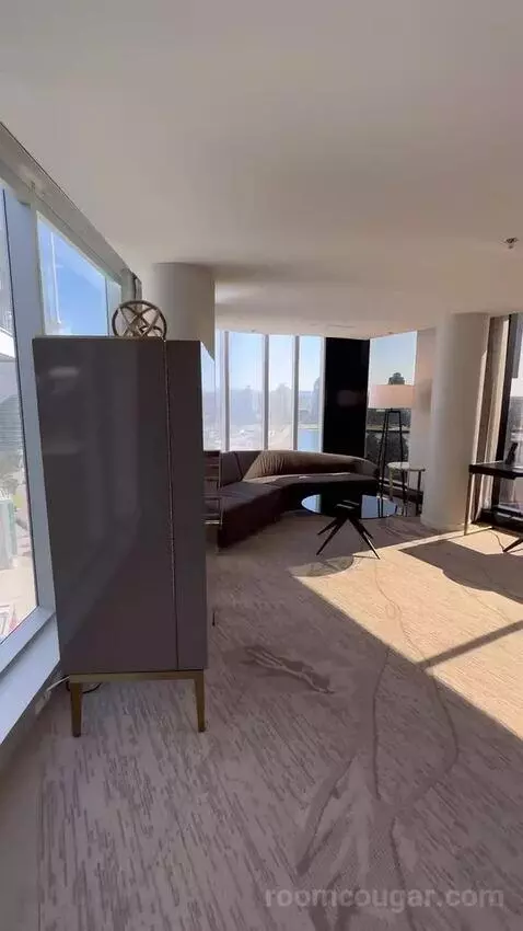 1 Bedroom Suite, 1 King picture #3