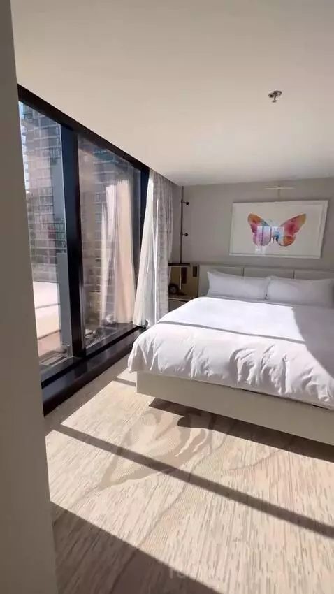 1 Bedroom Suite, 1 King bed picture #4