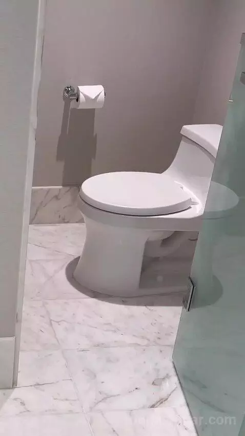 1 Bedroom Suite, 1 King bathroom picture #3