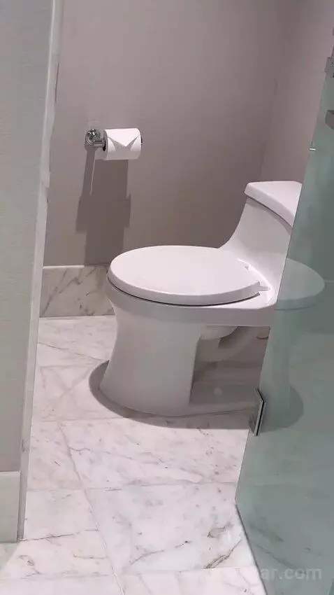 1 Bedroom Suite, 1 King bathroom picture #4