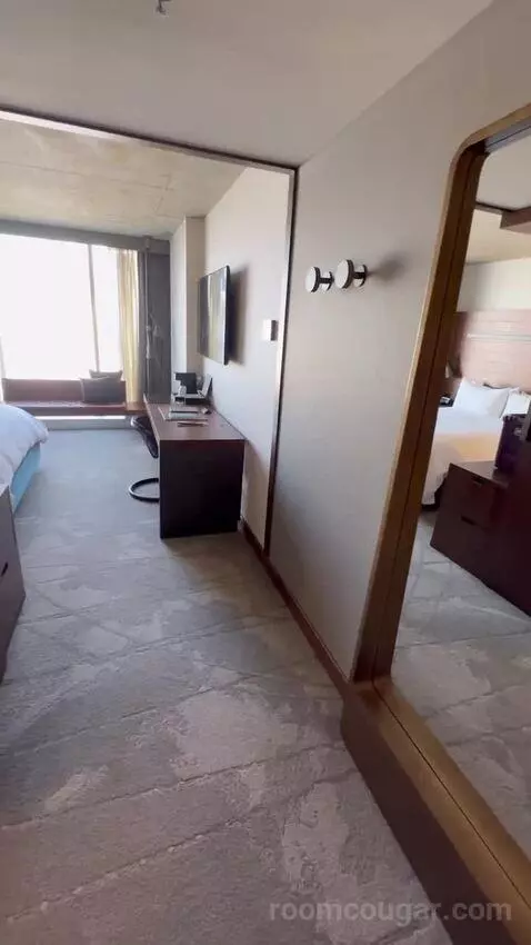 Guest Room, 1 King, Stadium View picture #2