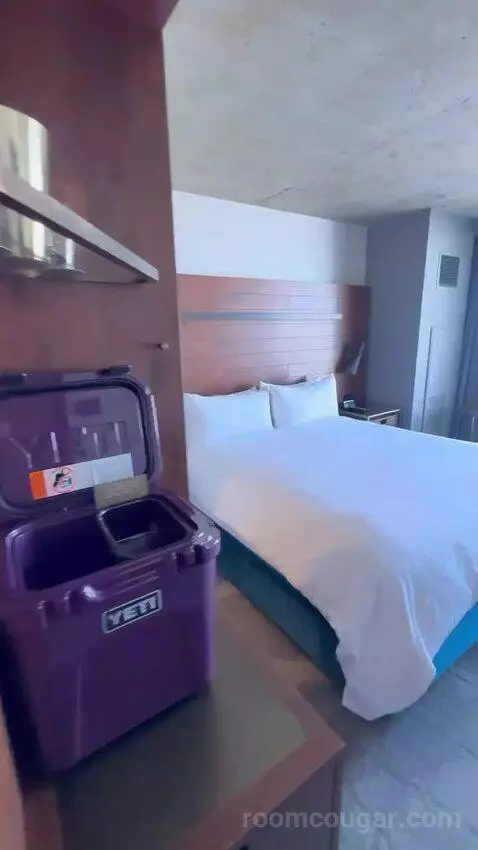 Guest Room, 1 King, Stadium View bed picture #2