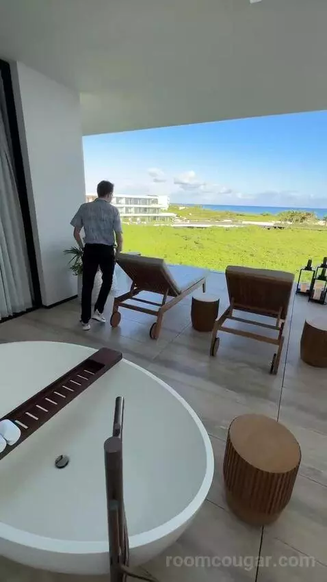 Atlas Suite, 1 King, Ocean View, Outdoor Bathtub, Corner Room, Terrace (#327) view picture #2