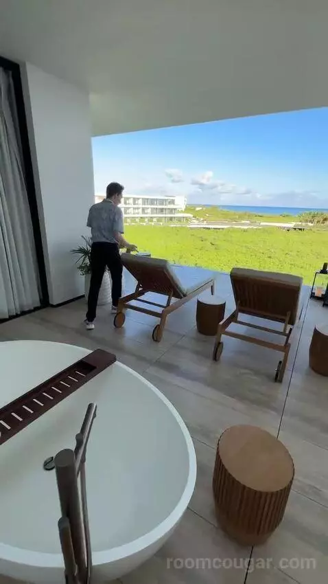 Atlas Suite, 1 King, Ocean View, Outdoor Bathtub, Corner Room, Terrace (#327) view picture #3