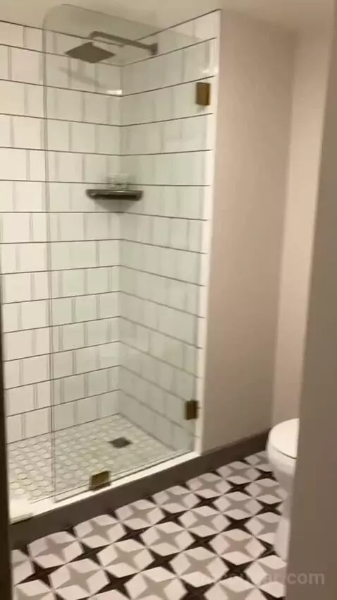 Addy's Suite, 1 Bedroom Suite, 1 King, Poolside bathroom picture #4