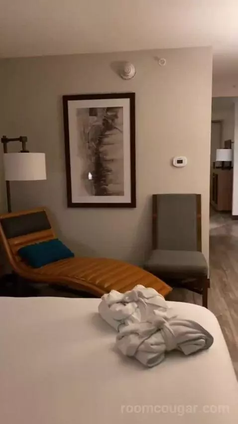 Addy's Suite, 1 Bedroom Suite, 1 King, Poolside bed picture #6