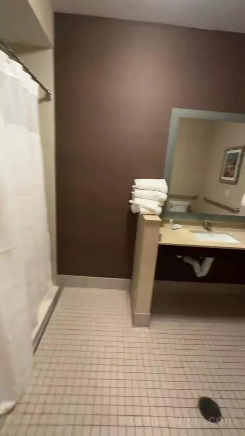 King Room (#217) bathroom picture #4