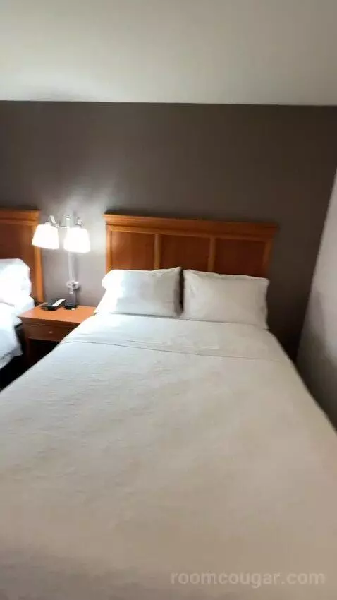 Queen Room with Two Queen Beds (#208) bed picture #3