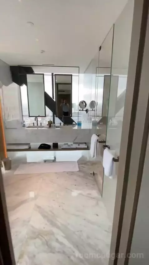 Deluxe Corner Queen Room with Two Queen Beds and City View (#4225) bathroom picture #2