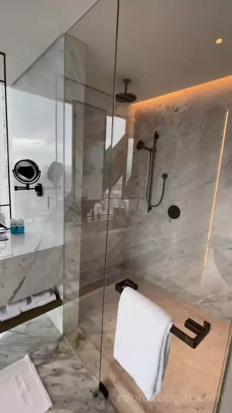 Deluxe Corner Queen Room with Two Queen Beds and City View (#4225) bathroom picture #4