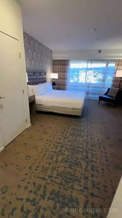Standard King Room (#1137) bed picture #6