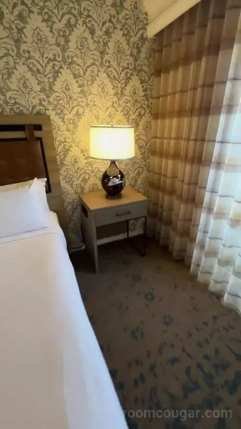 Standard King Room (#1137) bed picture #5