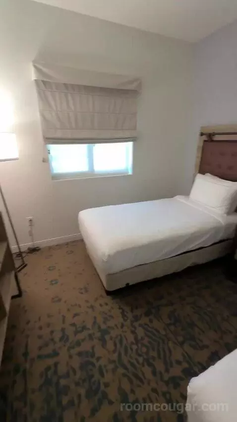 1king 2twin 2rm Suite-Parlor Plus Bedroom bed picture #3