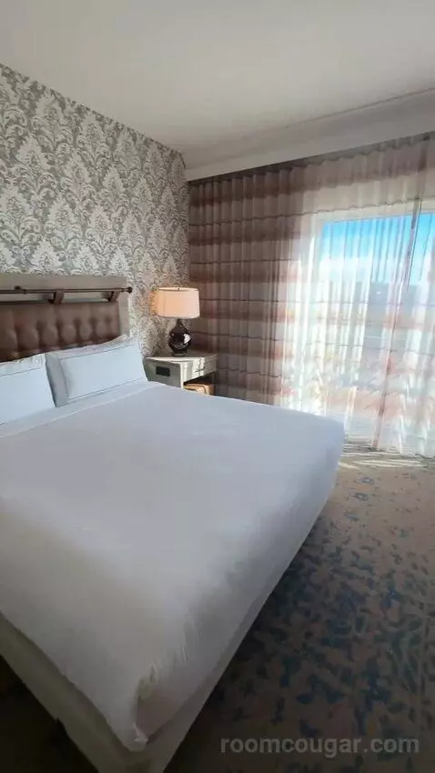 1king 2twin 2rm Suite-Parlor Plus Bedroom bed picture #9