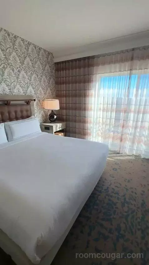 1king 2twin 2rm Suite-Parlor Plus Bedroom bed picture #10