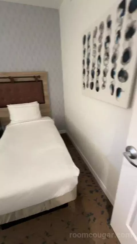 1king 2twin 2rm Suite-Parlor Plus Bedroom bed picture #5