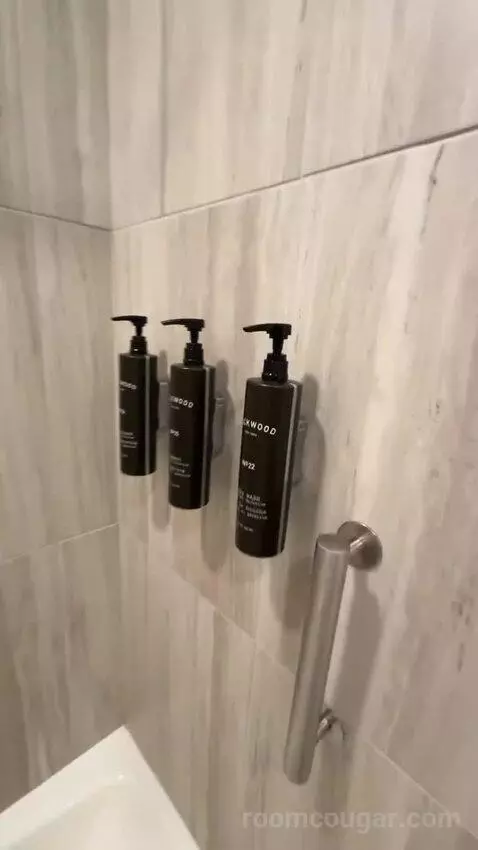 1king 2twin 2rm Suite-Parlor Plus Bedroom bathroom picture #9