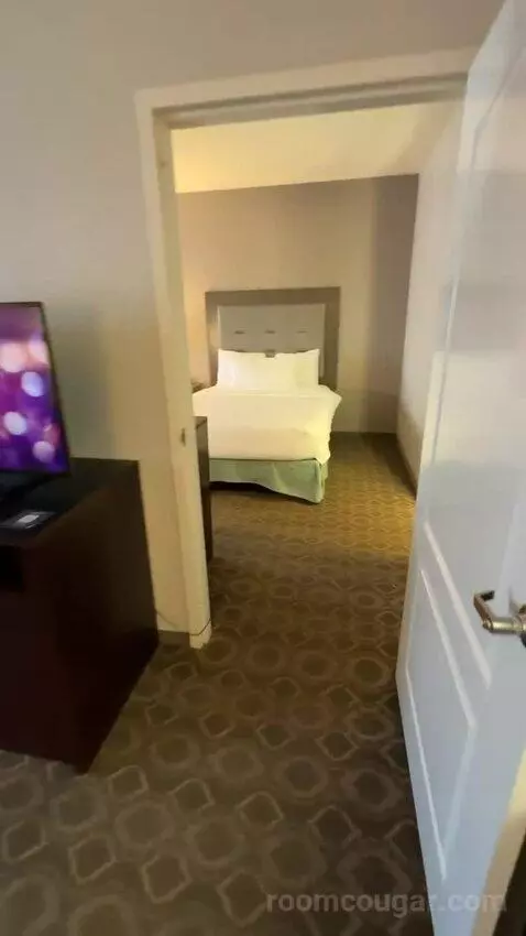 One-Bedroom Queen Suite with Two Queen Beds (#100) bed picture #4