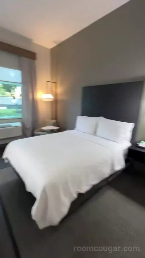 Queen Room with Two Queen Beds (#1009) bed picture #5
