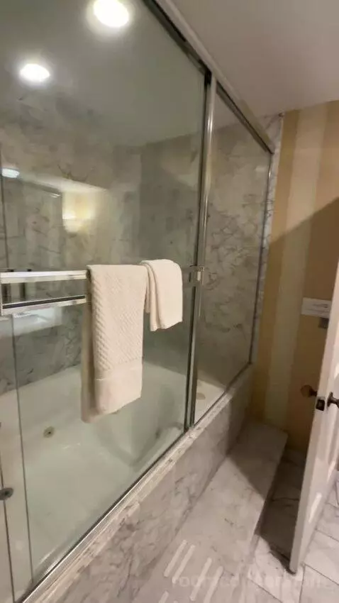 King Ocean View (#367) bathroom picture #12