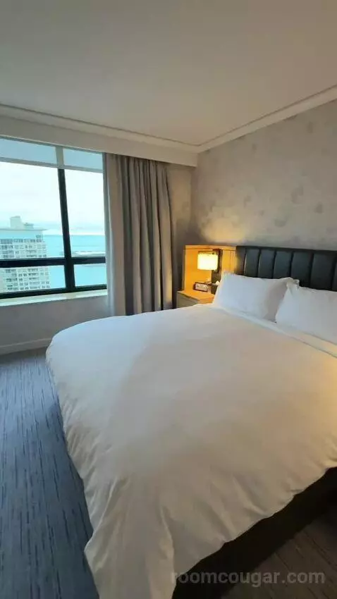 Lakeside Suite, 1 Bedroom Suite, 1 King, Sofa Bed, Lake Michigan View (#2907) bed picture #4