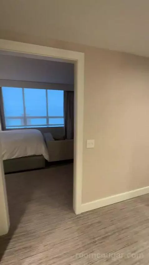 Gold Coast Suite (#3001) bed picture #8