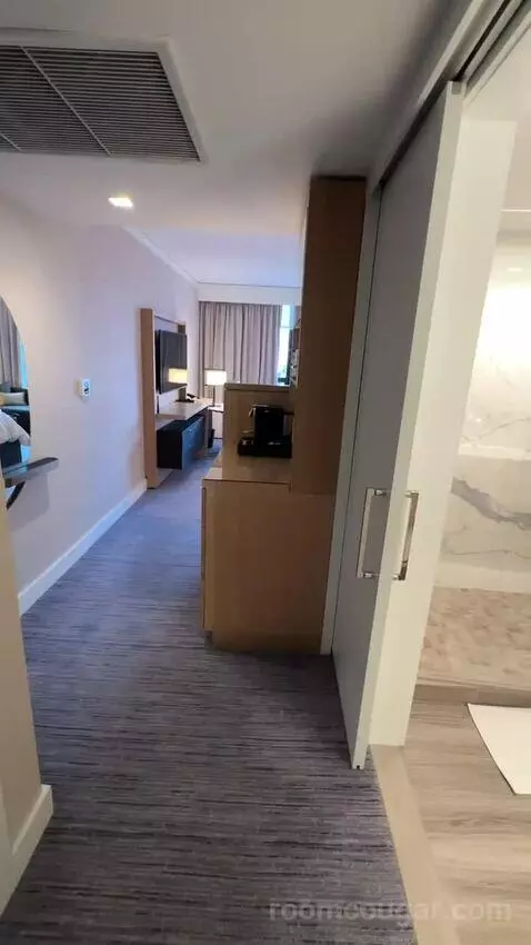 King Room with City View bed picture #1