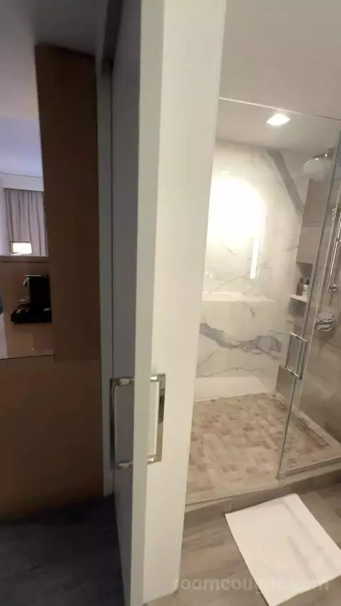 King Room with City View picture #2
