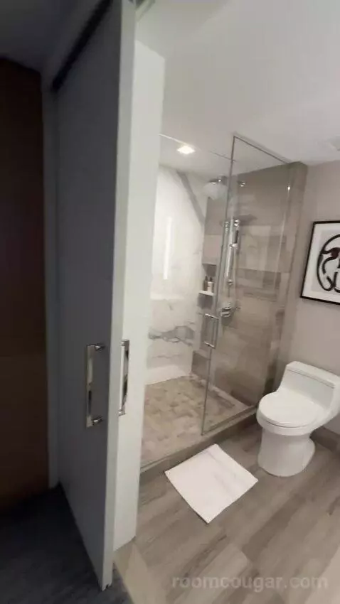 King Room with City View bathroom picture #10