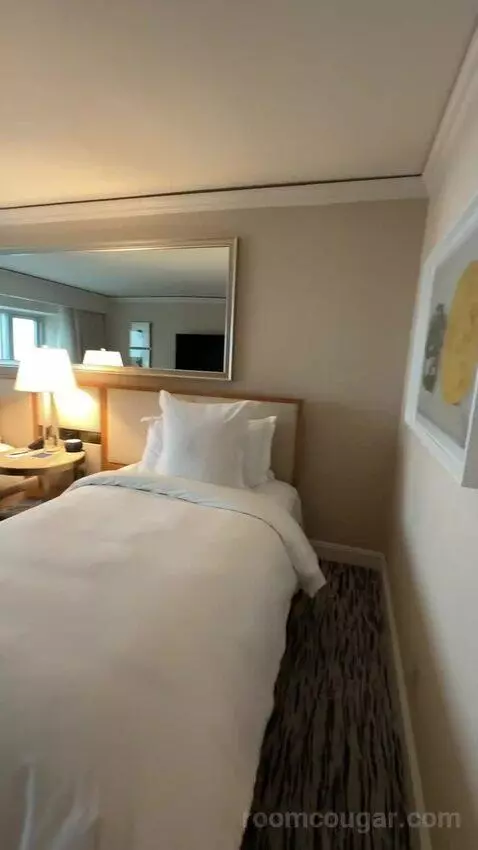 Double Room with Two Double Beds and Lake View bed picture #2