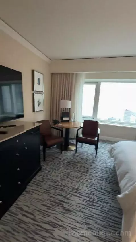 Double Room with Two Double Beds and Lake View bed picture #4