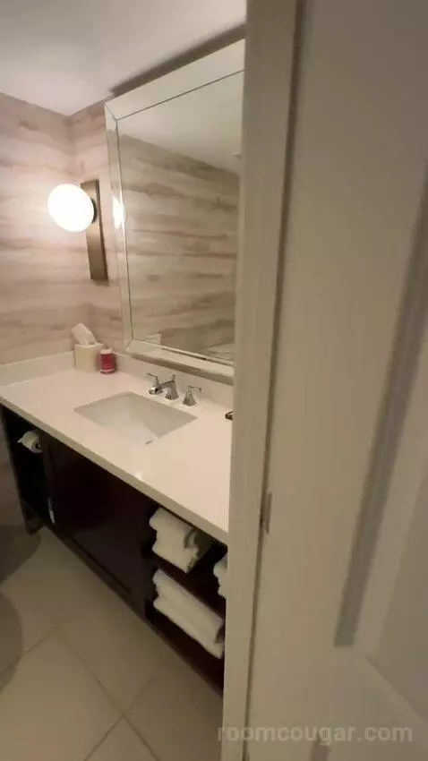 2 Double Beds, Corner, Guest Room (#342) picture #8