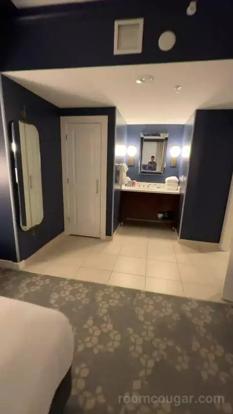 Luxury 2 Bedroom Suite, 2 Bedrooms: 1 King Bed, 1 King Bed, City View, (#1202) bathroom picture #3