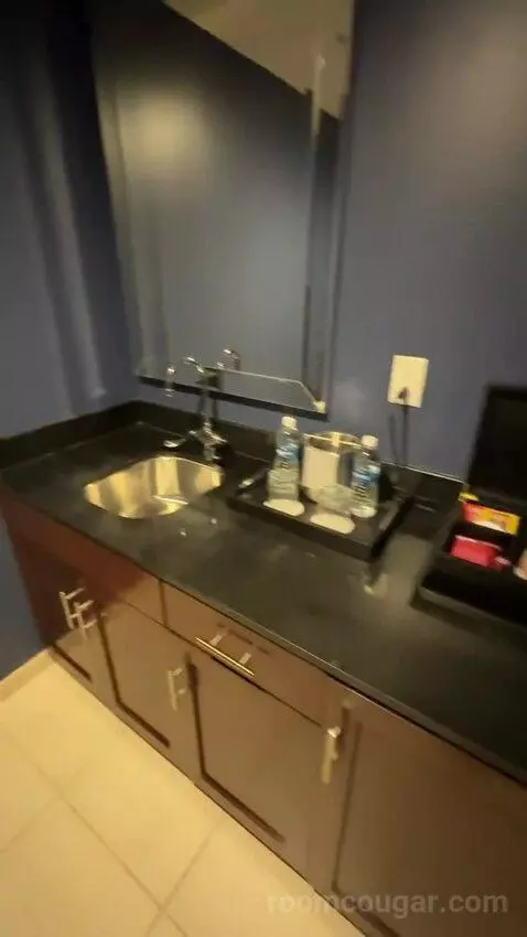 Luxury 2 Bedroom Suite, 2 Bedrooms: 1 King Bed, 1 King Bed, City View, (#1202) bathroom picture #2