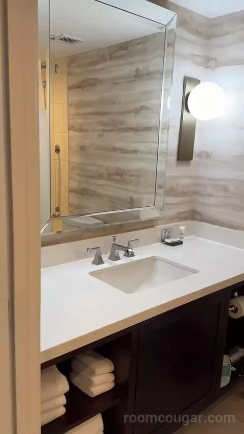 2 Double Beds, City View, Corner, Junior Suite (#710) bathroom picture #5