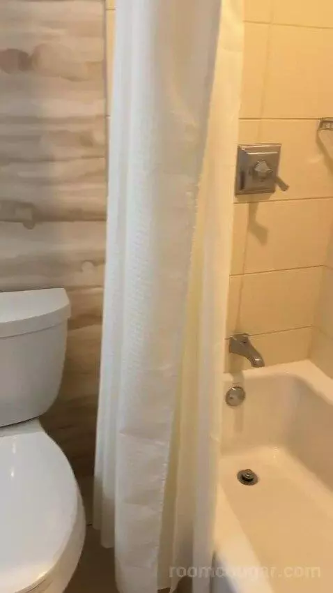 2 Double Beds, City View, Corner, Junior Suite (#710) bathroom picture #9