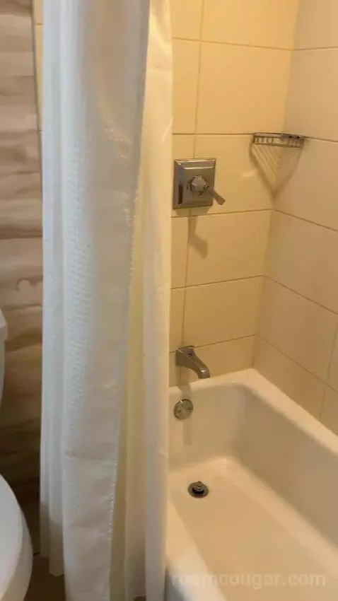 2 Double Beds, City View, Corner, Junior Suite (#710) bathroom picture #11
