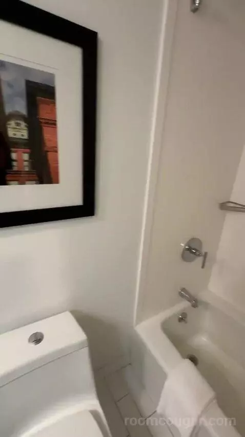 Guest Room, 2 Queen bathroom picture #5