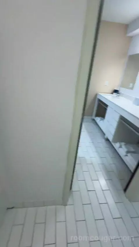 Executive Suite, 1 King, Towers Building (#801) bathroom picture #10