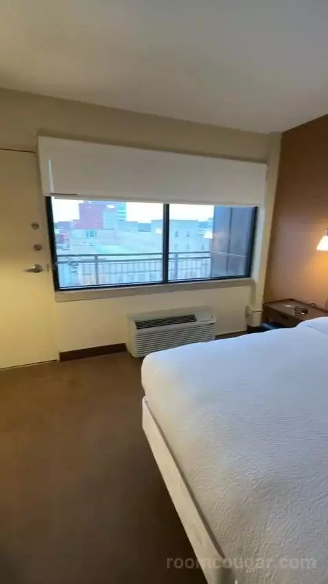 Guest Room, 1 King, Balcony (#655) bed picture #10